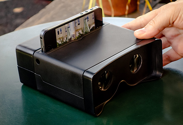 Poppy Turns the iPhone Into a 3D Camera : View – Master 2.0