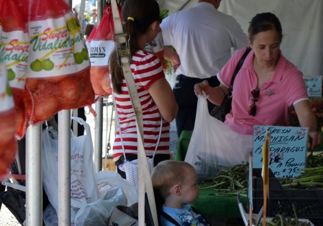 Amish flea market offers fresh food from local farmers