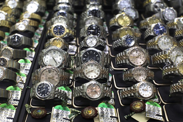 Young Chinese Consumers Turn To Pawn Shops For Luxury Goods