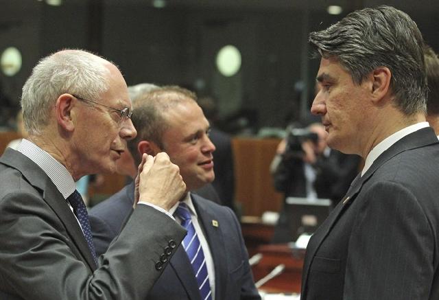 Factbox: Ex-Yugoslav Croatia, set to join European Union