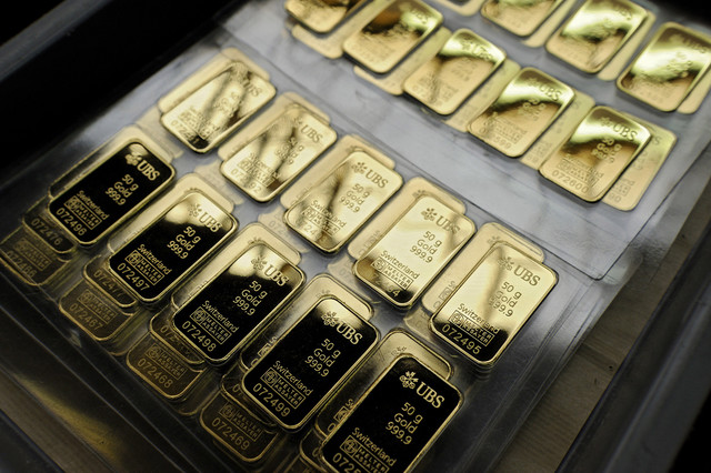 UBS Starts Gold-Vault Service in Singapore Amid Bullion Rout