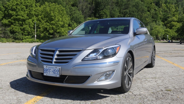 2013 Hyundai Genesis Sedan R-Spec: An affordable lookalike Mercedes