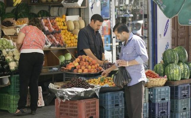 Economic disaster adds to Syrians' woes
