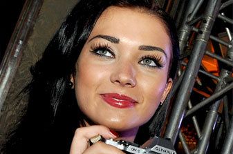 Amy Jackson meets accident, escapes injury