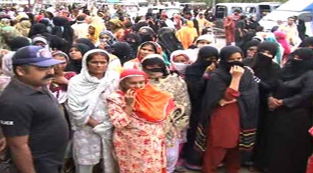 Karachi: Two women die in stampede