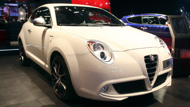 Fiat threatens to shift production of Alfa Romeo cars outside Italy