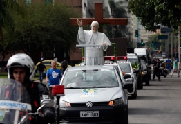 Colombian Priest Gives up Mercedes after Pope Francis Criticizes Luxurious Cars