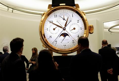 Swiss watchmakers in wait for Apple smartwatch