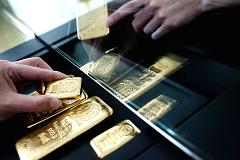 PRECIOUS-Gold rebounds after US retail data weighs on dollar