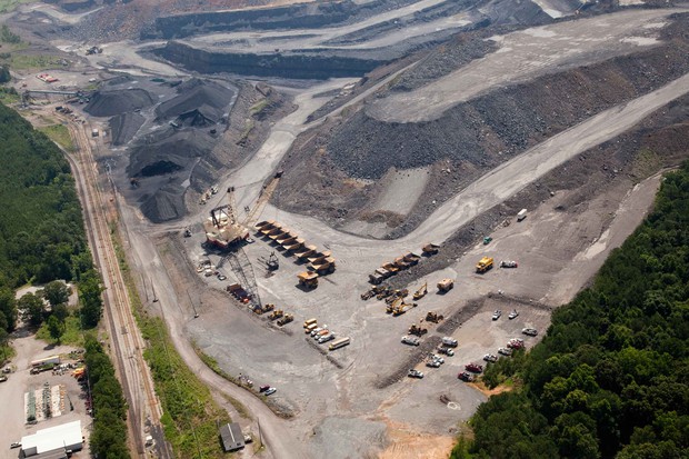 Alabama Coal Billionaire Battles Murder Suits as Prices Ebb