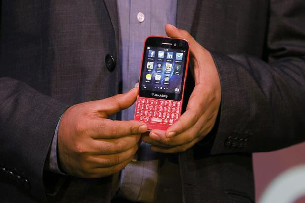 HANDS ON: A closer look at the BlackBerry Q5