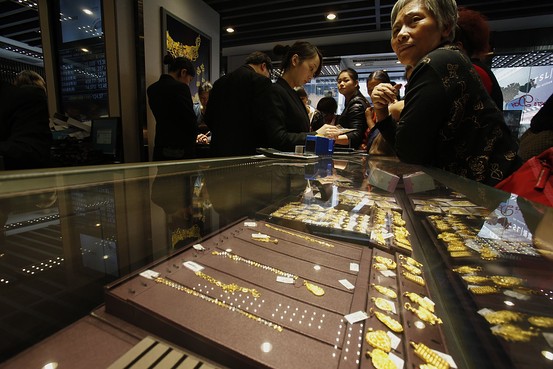 China Keeps Eye on Gold Retailers