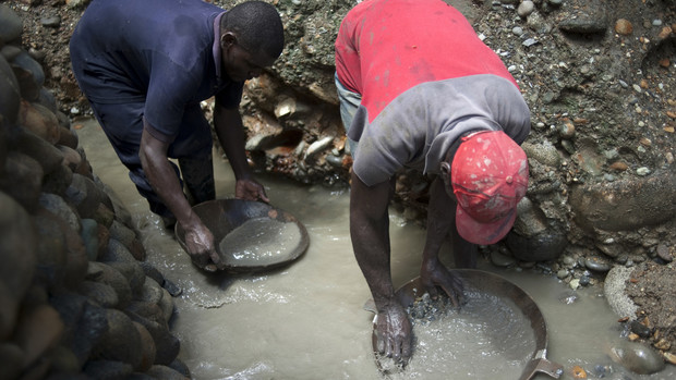 Colombia Illegal Gold Mines Prosper in Global Rout