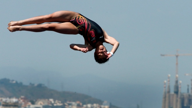 Chinese teenager Si wins world 10m platform gold