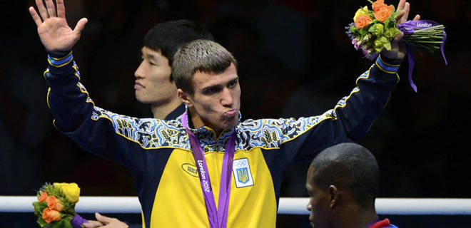 Two-time gold medalist Vasyl Lomachenko turning pro