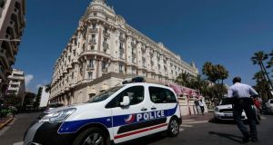 Lone gunman steals €40m of jewellery in daring Cannes robbery