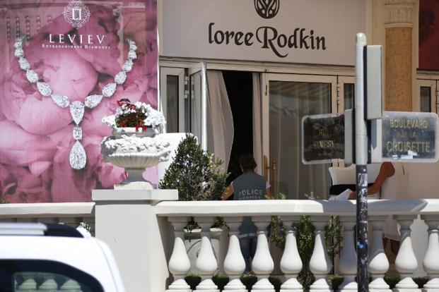 Jewel Theft Stuns French Riviera for Its Simplicity