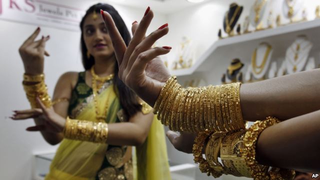 India Tries to Restrict Gold Imports