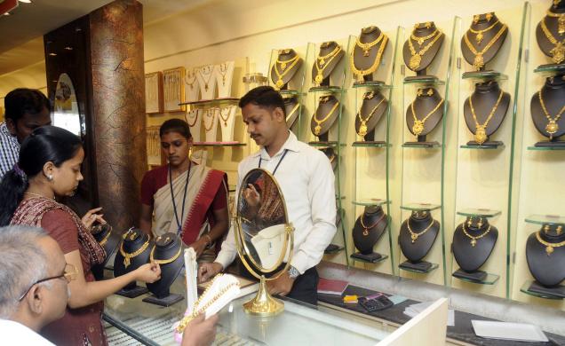 Gold, silver rebound on firm global cues