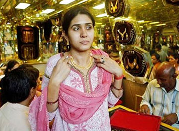 Gold rebounds by Rs 450 to Rs 28800 per 10 grams