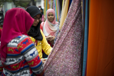 Eid shopping reaches peak in Peshawar