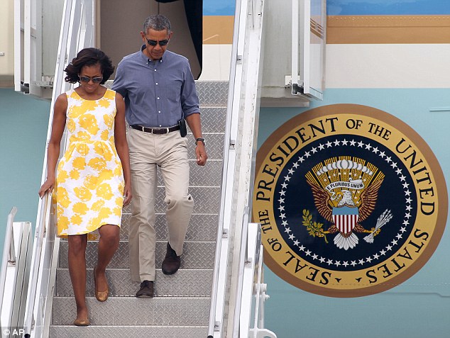 Obamas arrive on Martha's Vineyard for holiday at $7.6MILLION vacation home …