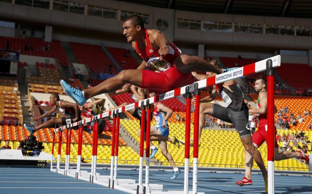 Eaton edges closer to decathlon gold at deserted Luzhniki