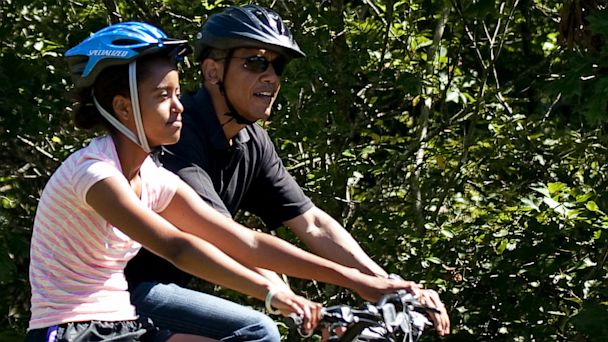 President Obama begins Martha's Vineyard vacation with a round of golf