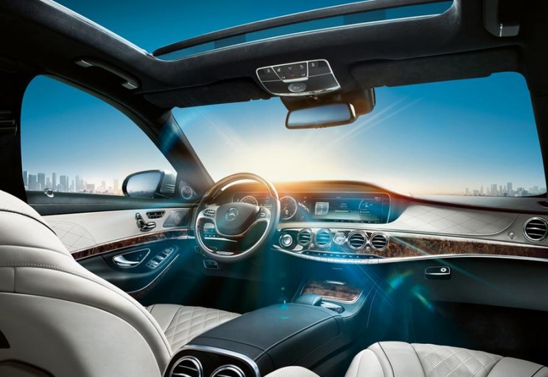 Smart Cars Take the Scenic Route : Benz's Smart Glass + Highways that Charge