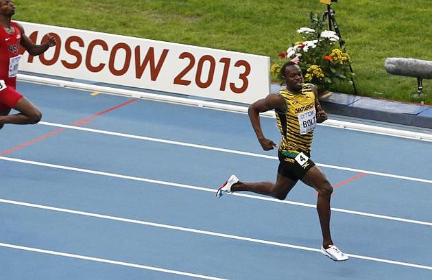 Brilliant Bolt cruises to the 200m gold