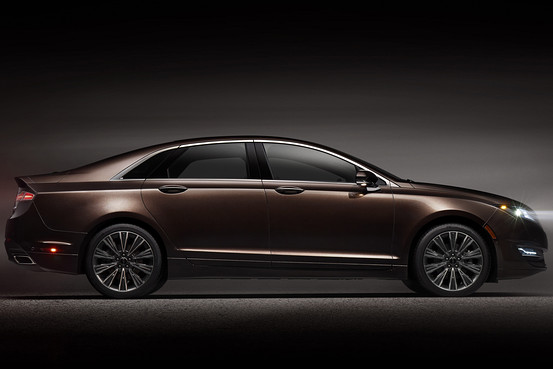 After years of decline, Ford's Lincoln brand introducing dealers to new type …