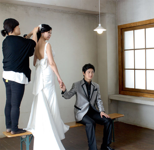 'Gangnam' style draws affluent to wed in South Korea