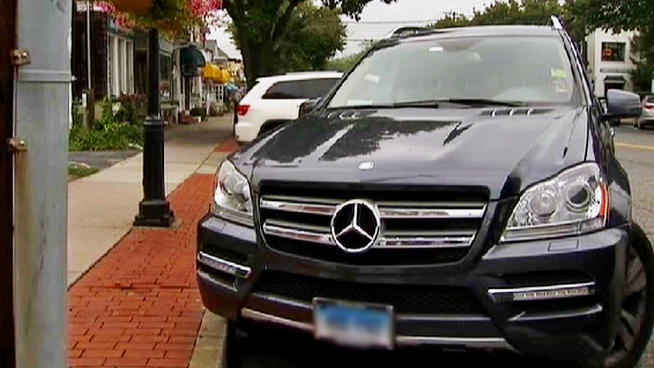 Ring of Thieves Stealing, Reselling Luxury Cars in the Hamptons: Police