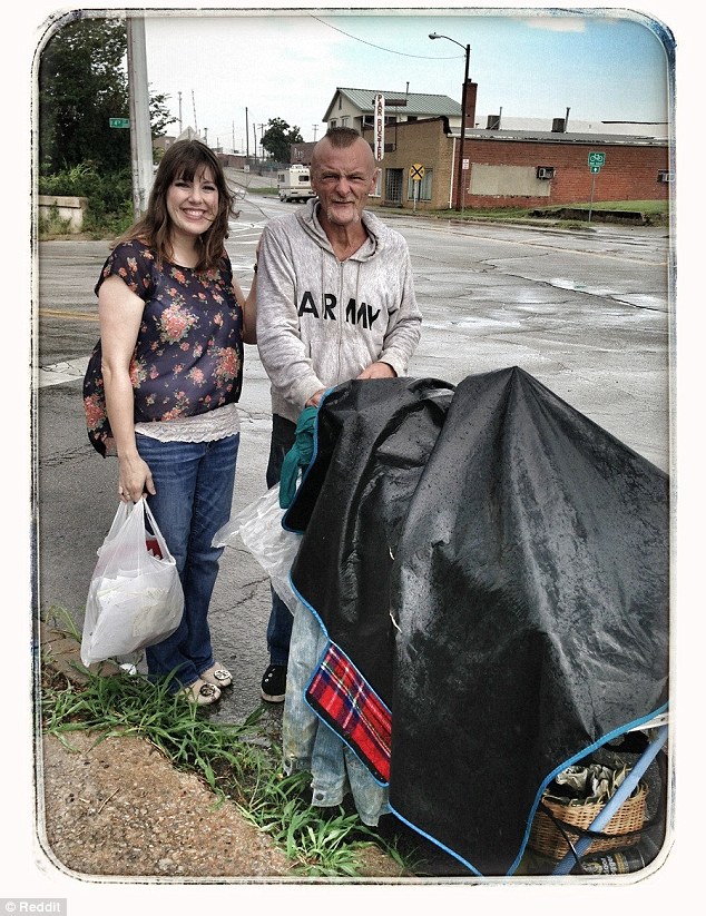 Homeless man finds woman's stolen goods strewn across street and returns it to …