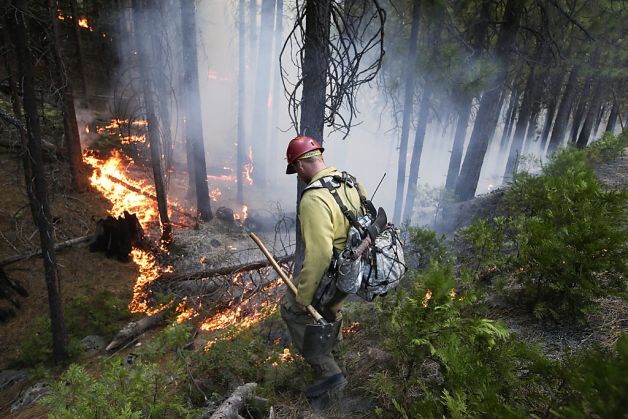 Yosemite fire: Crews defend Gold Country