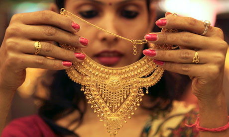 India considers buying back gold to bolster plunging rupee