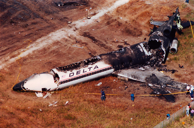 Today in Dallas photo history – 1988: Crash at D/FW Airport kills 14