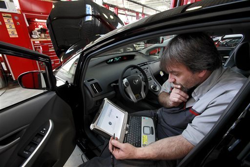 Hackers find weaknesses in car computer systems