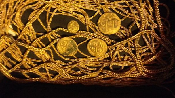 Family finds $300000 of gold treasure off coast of Florida