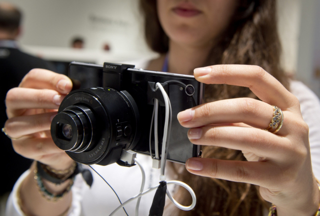 Sony's new QX range lenses turn your smartphone into a high-end camera …