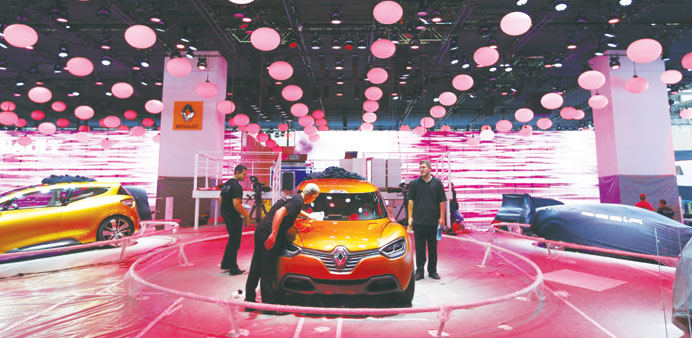 Hybrids, concept cars generate auto show buzz