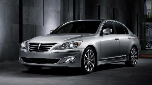 2013 Hyundai Genesis shows unique blend of budget and luxury