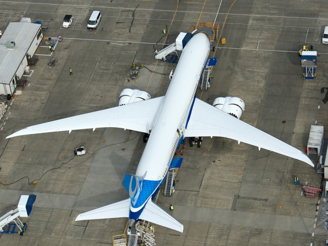 Boeing's Stretched-Out Jumbo Jet 787-9 May Fly Next Week