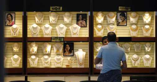 Festival Demand for Gold in India Seen Hurt by Slowing Economy