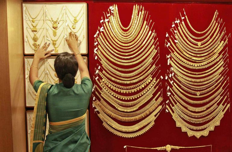 India raises import duty on gold jewellery to 15 pct