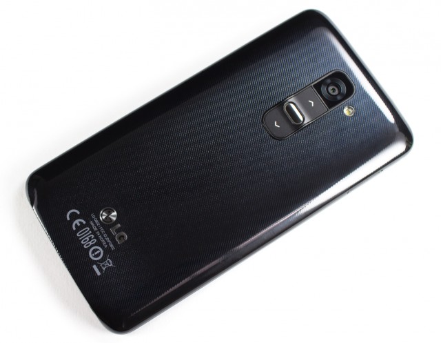 Review: LG's G2 smartphone gets caught living in the shadows of giants