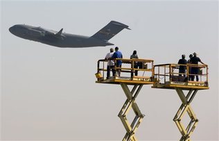 Boeing to close assembly line for C-17 transport jet