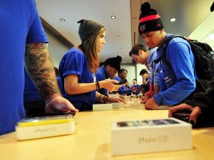 Rush to buy new iPhones despite doubts on Apple strategy