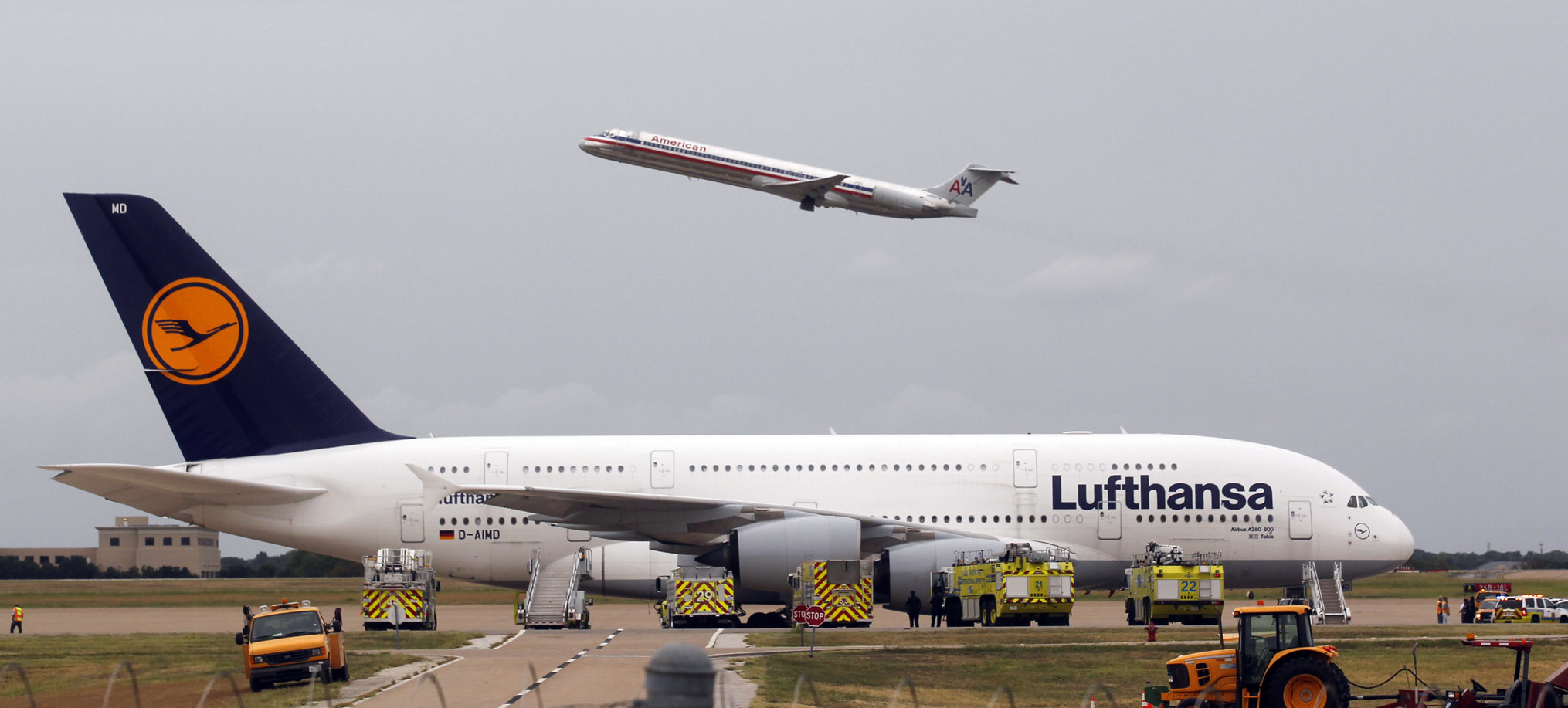 D/FW Airport sees its first Airbus A380, world's largest passenger jet