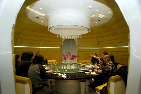 Luxury restaurants in China lunge for budget diners